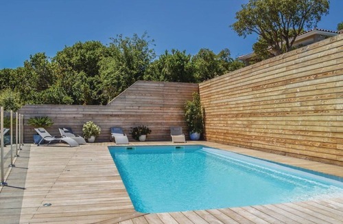 Pinarellu Apartment | PINARELLO, near PORTO VECCHIO, air-conditioned, garden, swimming pool, beach 500 meters.