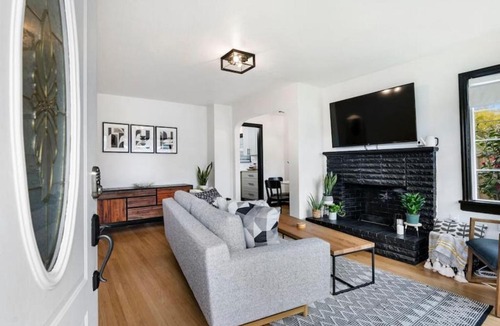 Arnada House | Picture Perfect Bungalow in the heart of DT Vancouver