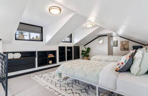 Arnada House | Picture Perfect Bungalow in the heart of DT Vancouver