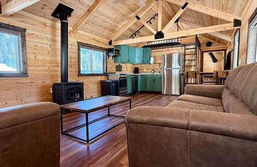 Cooke City-Silver Gate House | Pilot Peak Cabin