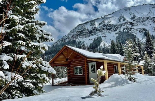 Cooke City-Silver Gate House | Pilot Peak Cabin
