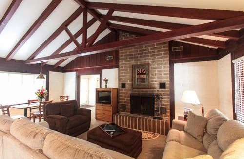 Pacific Grove House | Pine Acres Lodge