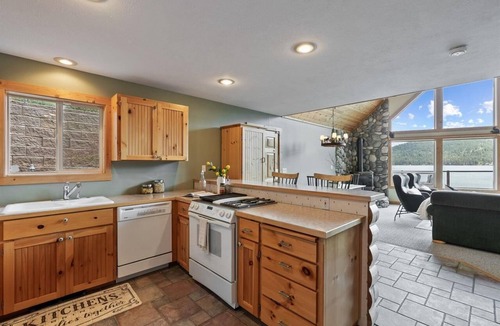 Loon Lake House | Pine Bay Lodge Lake House @Deer Lake