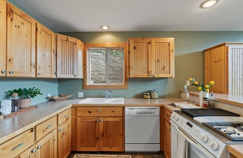 Loon Lake House | Pine Bay Lodge Lake House @Deer Lake