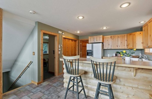 Loon Lake House | Pine Bay Lodge Lake House @Deer Lake