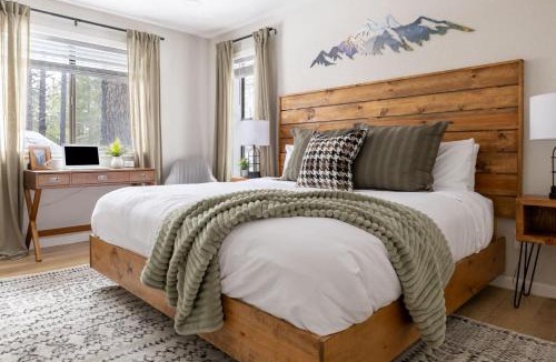 Kachina Village House | Pine Cone Cabin Flagstaff 3BR 2BA