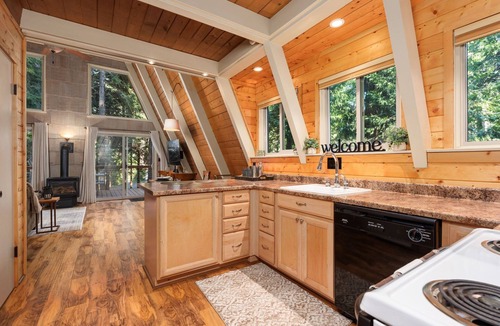 Sierra Cedars Cabin | Pine Haus-Remodeled Family A-Frame