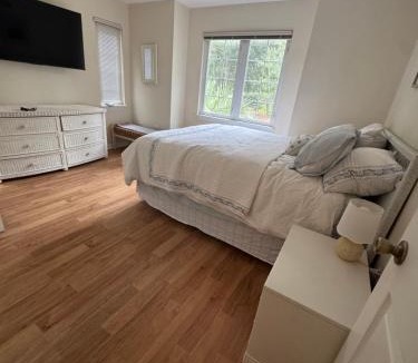 Pine Knoll Shores Villa | Pine Knoll Shores Vacation House- Private Beach Access-Family Friendly