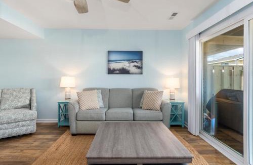 Pine Knoll Shores Apartment | Pine Knoll Townes 126 by Emerald Isle Realty