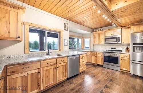 Lazy Acres Cabin | Pine Mountain Lodge, your Yellowstone basecamp and mountain retreat
