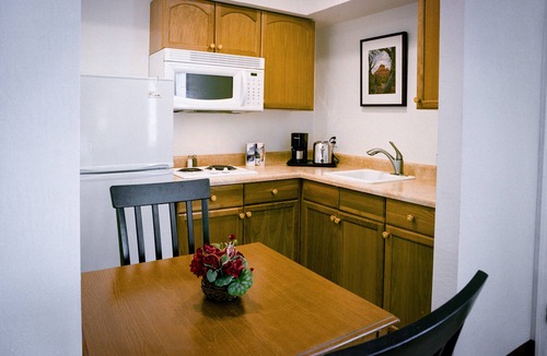 Cottonwood Hotel | Pines Inn & Suites