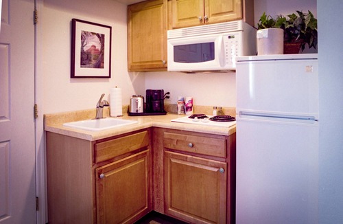 Cottonwood Hotel | Pines Inn & Suites