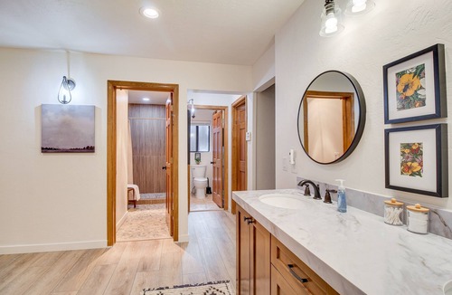 Pinetop Cottage | Pinetop Cabin w/ 2 Fireplaces & Hot Tub!