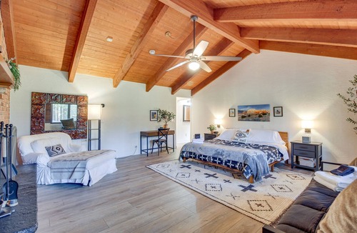 Pinetop Cottage | Pinetop Cabin w/ 2 Fireplaces & Hot Tub!