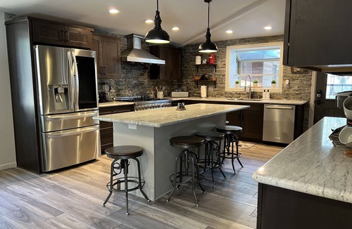 Pinetop Cabin | Pinetop Forest Retreat Luxe Cabin with Spa & Game Room