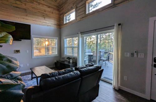 Pinetop House | Pinetop Getaway w Sunset Deck & Fire Pit Table