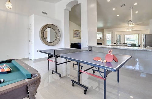 Avondale Villa | Ping Pong! Billiards! Fire Pit! Inner Sound System