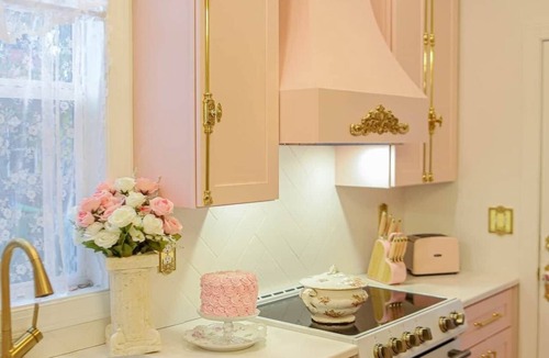Portsmouth House | Pink Dreams Cottage: Hot Tub, Fire Pit, BBQ & More