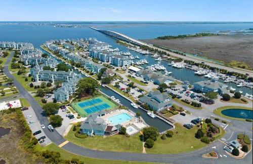 Manteo House | Pirates Cove Retreat Village OBX