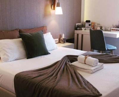 Fira Hotel | Platia