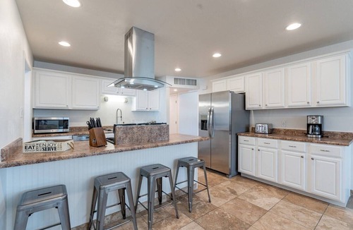 Papago Parkway House | Play on the putting green, and enjoy quality time at this amazing home