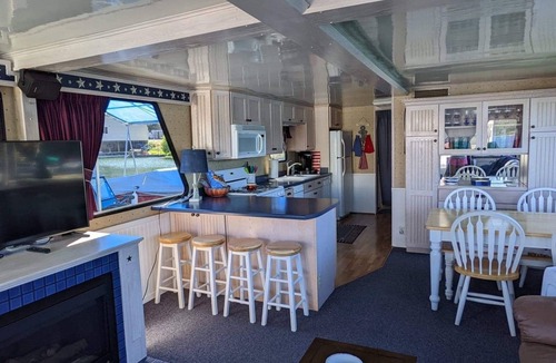Coeur d'Alene Boat Rental | Play, Stay and Hideaway on Lake CDA!