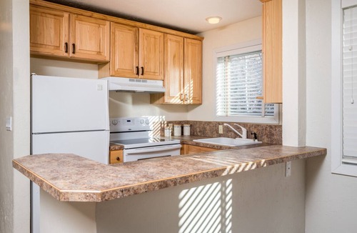 Warm Springs Condo | Pleasant Condo with Hot Tub Access and Beautiful Views
