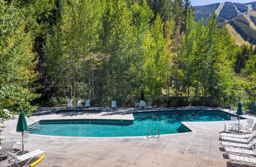 Warm Springs Condo | Pleasant Condo with Hot Tub Access and Beautiful Views