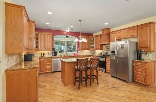 Oakhurst House | Pleasant Pines Retreat. Close to Yosemite, Bass Lake. Hot tub EV Charger