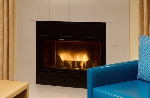 Flagstaff Hotel | Pleasant Stay, Convenient Location! Near Bushmaster Park, Pets are Allowed