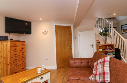Bishopstone House | Poddington Cottage