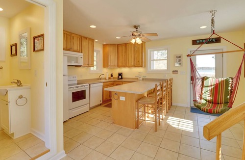 Foster House | Pool, Dock + Rooftop Views! Bohannon Getaway