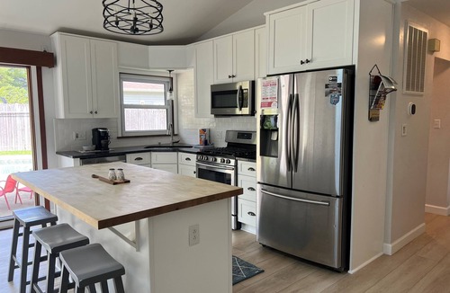 Huron House | POOL OPEN! 15 Minutes to Cedar Point