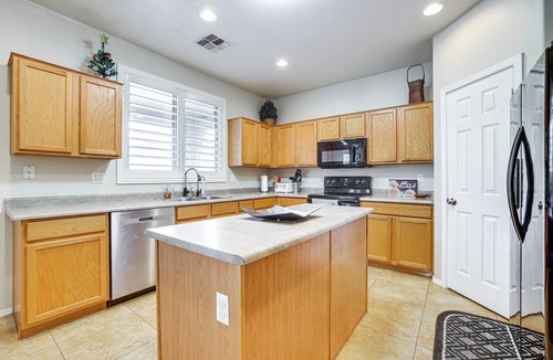 San Tan Valley House | Pool & Patio: San Tan Valley Getaway!