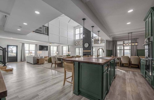 Williamstown House | Pool | Sleeps 22 | Massive Game Room | Hot Tub | Fire Pit
