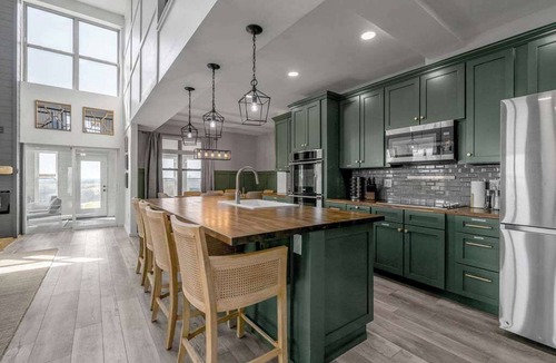 Williamstown House | Pool | Sleeps 22 | Massive Game Room | Hot Tub | Fire Pit