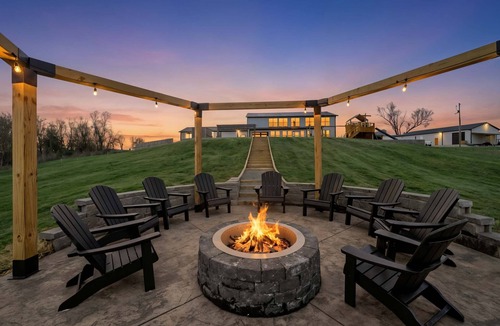 Williamstown House | Pool | Sleeps 22 | Massive Game Room | Hot Tub | Fire Pit