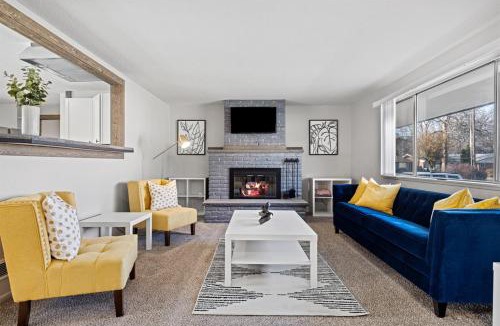 West Valley House | Poolside Paradise with Hot Tub