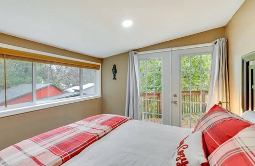 Ahsahka Cottage | Popular Clearwater river Idaho. Enjoy Outdoor kitchen, and spa shower.