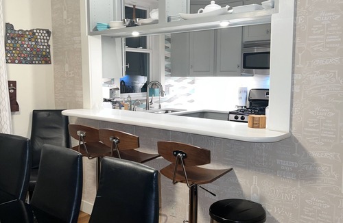 Alberta Arts District House | ★Popular★ Family Friendly, Safe, Many Amenities, 3 bedrms/3 baths/WIFI/Parking