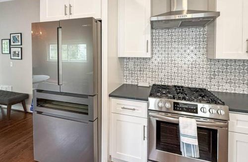 Wilmington House | Port City Bungalow - Experience Art, Historic Home, Walk DwTn Wilmington