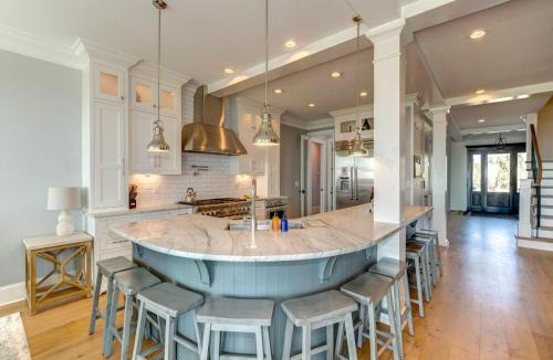 Isle of Palms House | Port of Call on Isle of Palms OCEAN FRONT, Pool, boardwalk, putting green