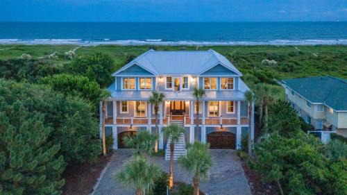 Isle of Palms House | Port of Call on Isle of Palms OCEAN FRONT, Pool, boardwalk, putting green