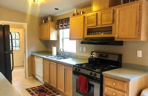 Mountain Pine Estates Cabin | Porter Mountain Cabin w/horse corral near biking hiking horseback riding trails