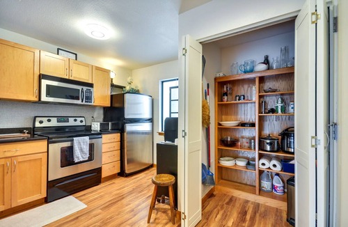 Old Town Chinatown Condo | Portland Condo w/Hot Tub Access, Near Downtown!