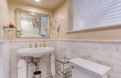 Irvington Bed & Breakfast | Portland's White House Bed & Breakfast - The Abe & Mary Room