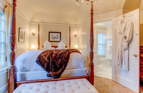 Irvington Bed & Breakfast | Portland's White House Bed & Breakfast - The Teddy & Edith Room