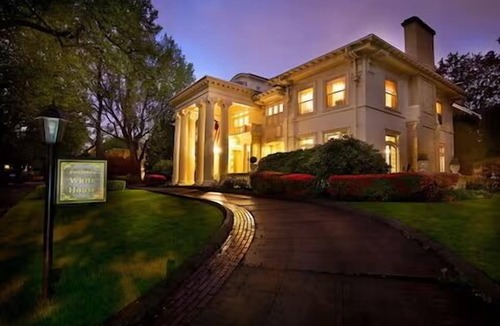 Irvington Bed & Breakfast | Portland's White House Bed & Breakfast - The James & Dolly Room