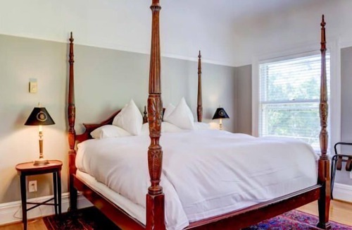 Irvington Bed & Breakfast | Portland's White House Bed & Breakfast - The Franklin & Eleanor Room