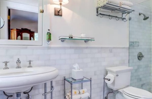 Irvington Bed & Breakfast | Portland's White House Bed & Breakfast - The Franklin & Eleanor Room